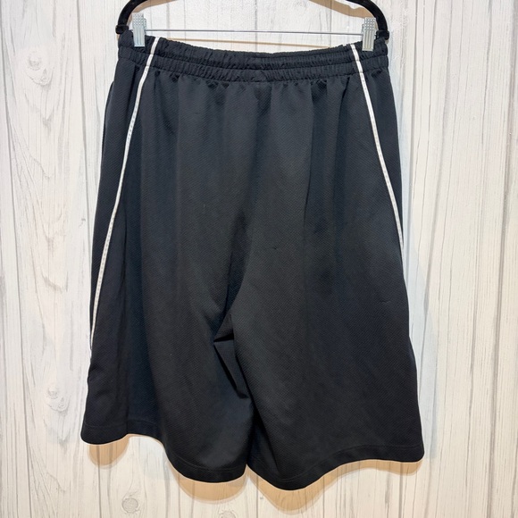 JORDAN Men’s Mesh Basketball Shorts in Black with White Piping, XXL - Picture 6 of 9